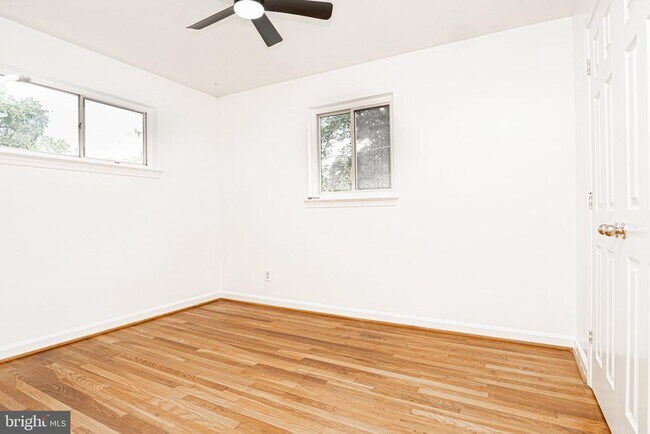 Building Photo - 3242 Holly Hill Dr