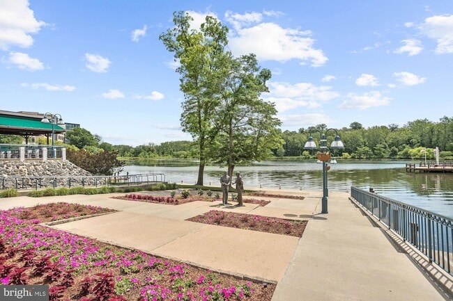 Building Photo - 10706 Symphony Way