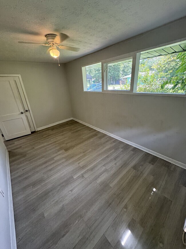 Building Photo - 3935 Spencer Cir