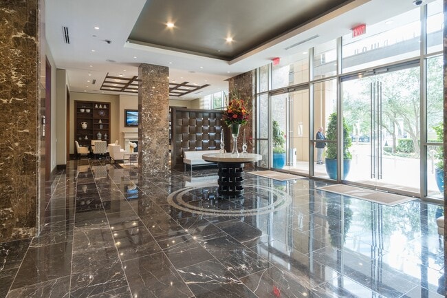 Building Photo - 7 Riverway Dr