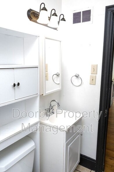 Building Photo - 219 Sequoia Dr