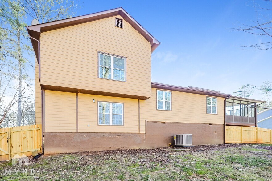 Building Photo - 4355 Valley Brook Ln SW