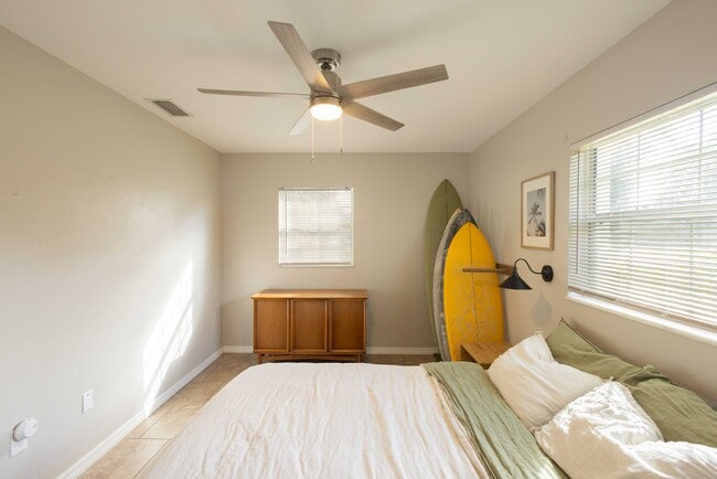 Building Photo - 650 S Park Ave