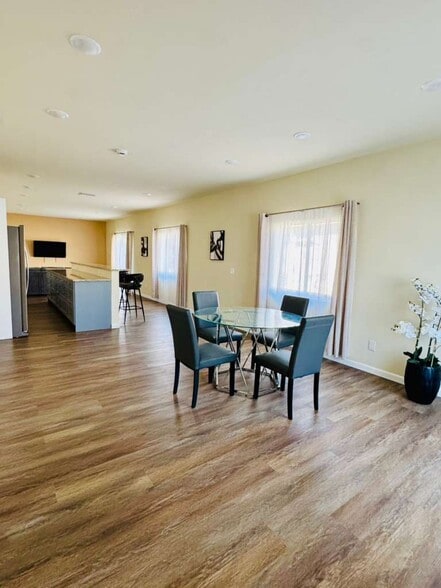 Building Photo - 314 N 6th St