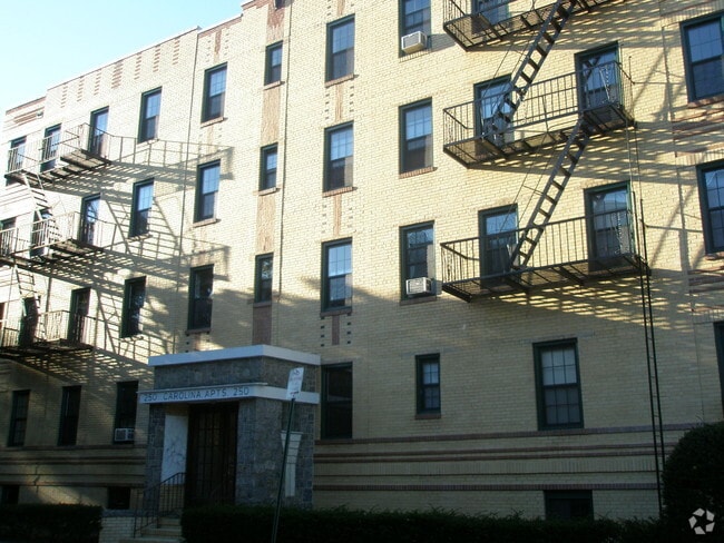 Building Photo - The Carolina