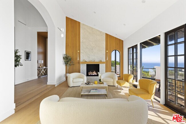 Building Photo - 3909 Villa Costera