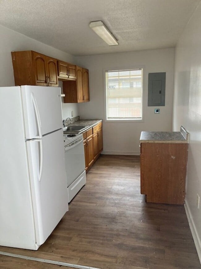 Building Photo - 353 Morton Ave