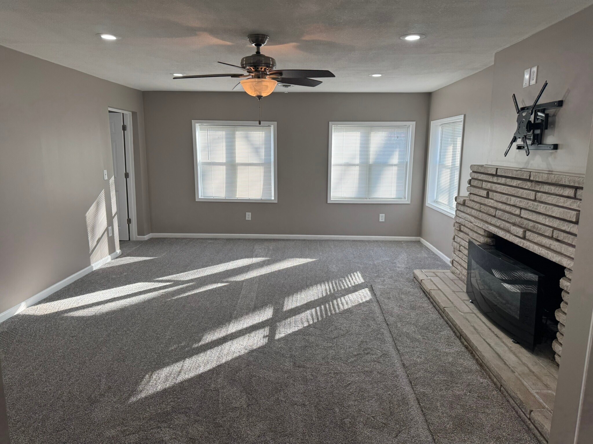 Building Photo - 1311 Devils Glen Rd