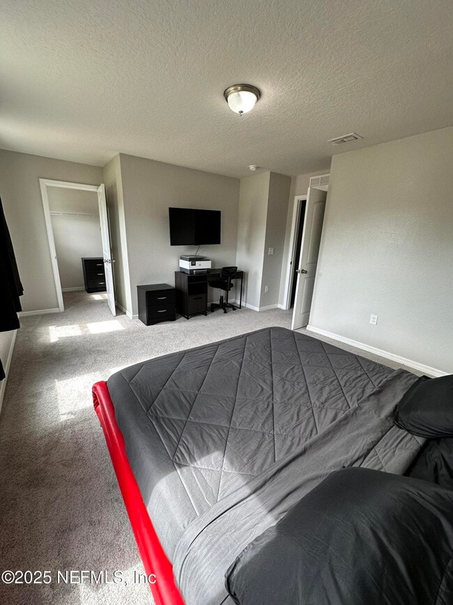 Building Photo - 450 River Hl Dr