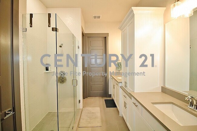 Building Photo - Gorgeous 2-Story 3/2.5/2 in Merion at Midt...