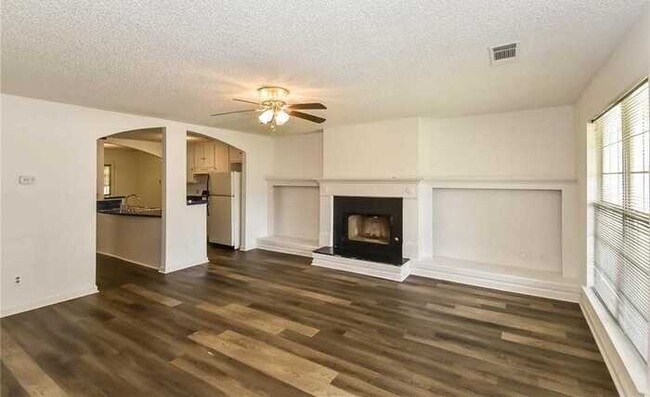 Building Photo - Fantastic 3bd/2ba home! Let yourself in!