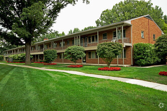 Building Photo - Legacy Manor