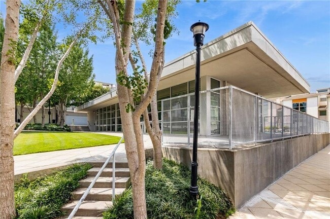 Building Photo - 1338 Rietveld Row NW