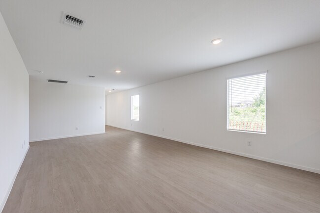 Building Photo - 1301 Salton Ln