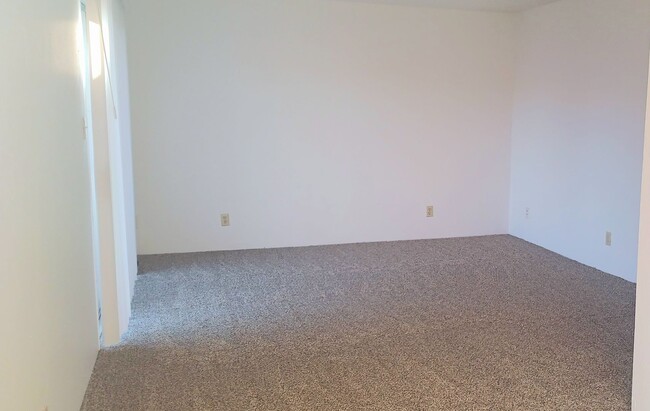 Building Photo - Two Bedroom in Carson Park! Refrigerator, ...