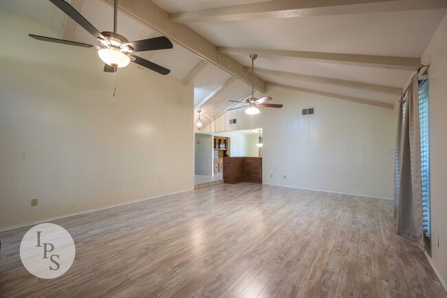 Building Photo - Fresno Westside Home, 3BR/3BA, Country Liv...