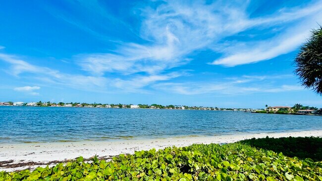 Building Photo - 107 Half Moon Cir