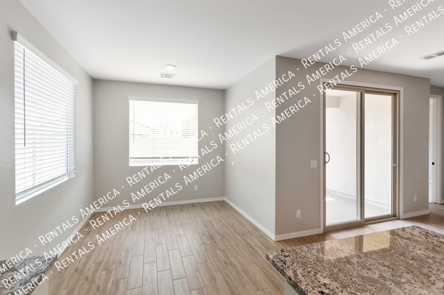 Building Photo - 36033 W San Clemente Ave