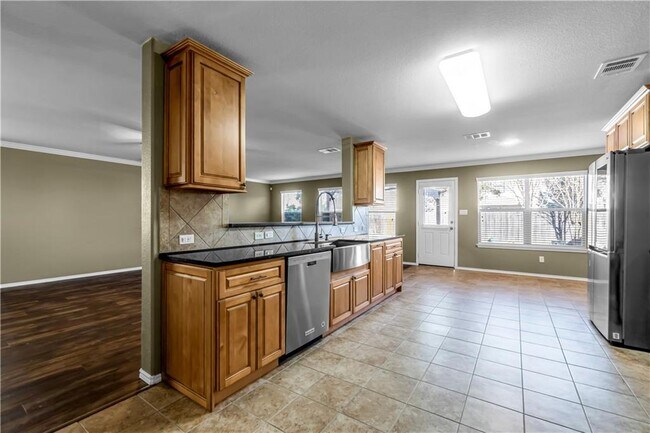 Building Photo - 145 Housefinch Loop