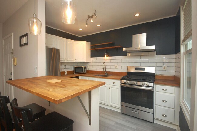 Building Photo - 109 Bowers St