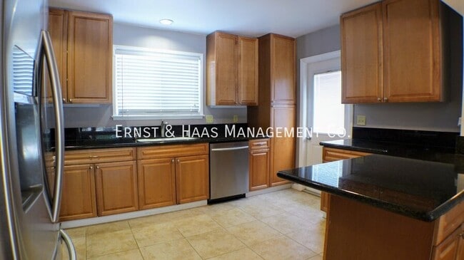 Building Photo - 3138 Shadypark Dr