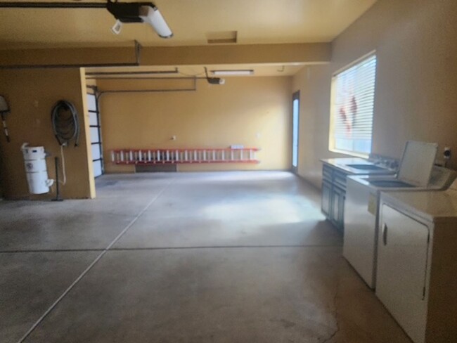 Building Photo - 2331 Calloway Dr