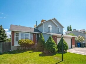 Building Photo - 5 Bedroom/3 Bathroom Home in West Valley City