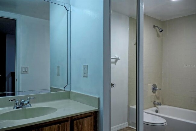 Building Photo - 5289 Middle Ct