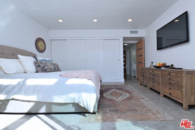 Building Photo - 3744 Cody Rd