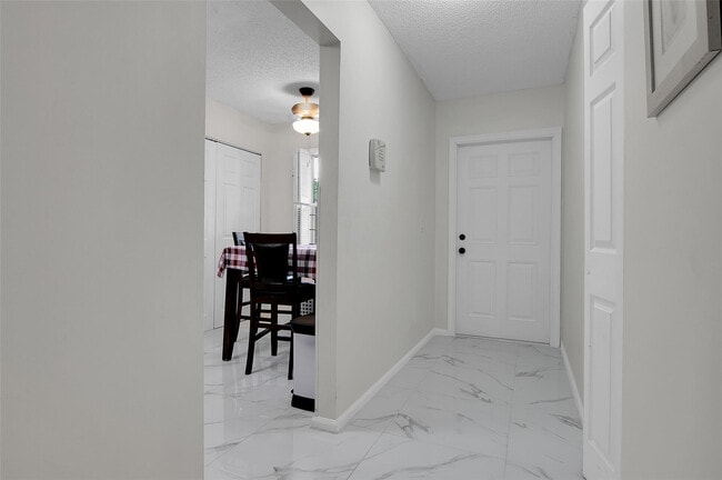 Building Photo - 260 NW 76th Ave