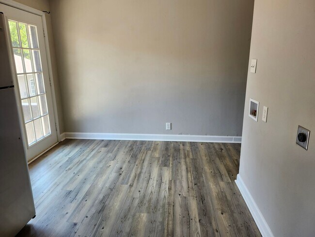Building Photo - 2020 Watts Rd