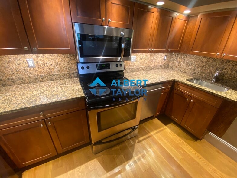 Building Photo - 117 Beacon St