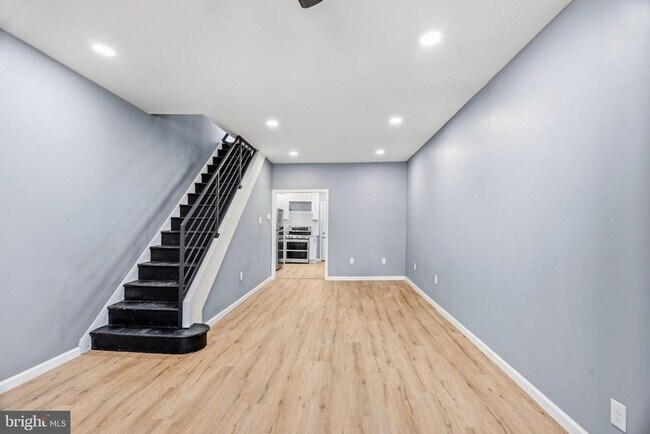 Building Photo - 2224 E Clearfield St