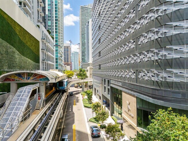 Building Photo - 1000 Brickell Plaza