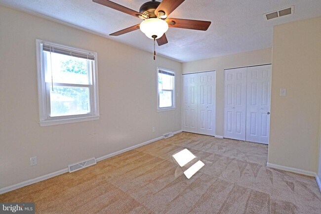 Building Photo - 22426 Greenview Ct