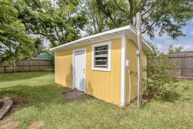 Building Photo - 2569 Cliff Dr