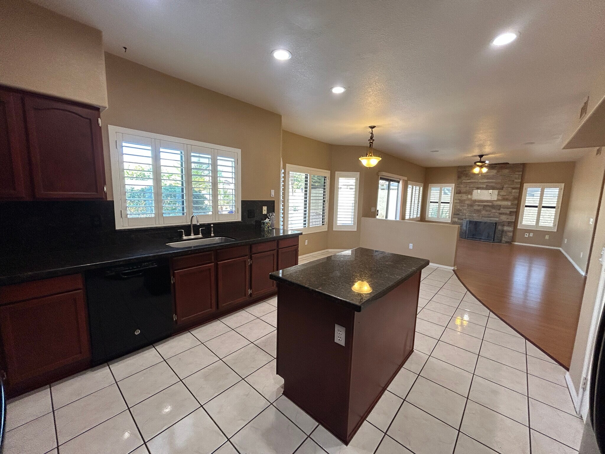 Building Photo - 4334 E Anderson Dr