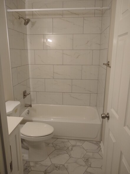 Unit 337 bathroom - 339 Stokes Ave SE