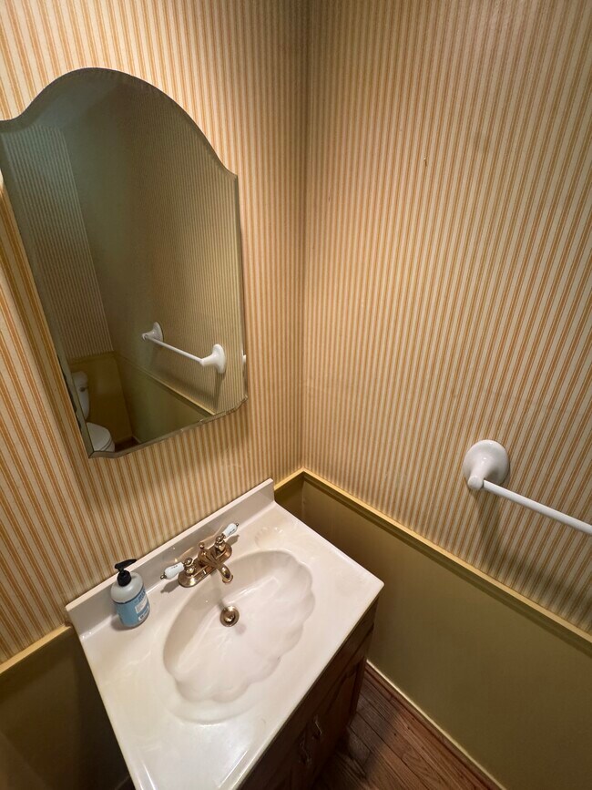 Building Photo - 19621 Sparr Spring Rd