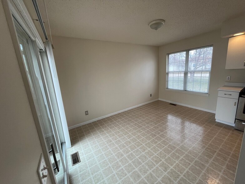 Building Photo - 3207 Amy Dr