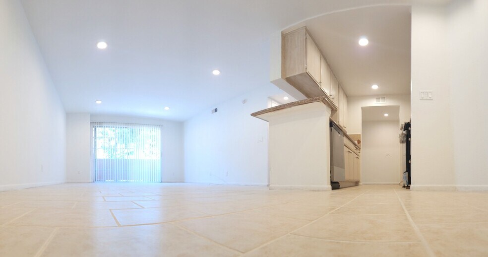 Building Photo - 11020 Hesby St