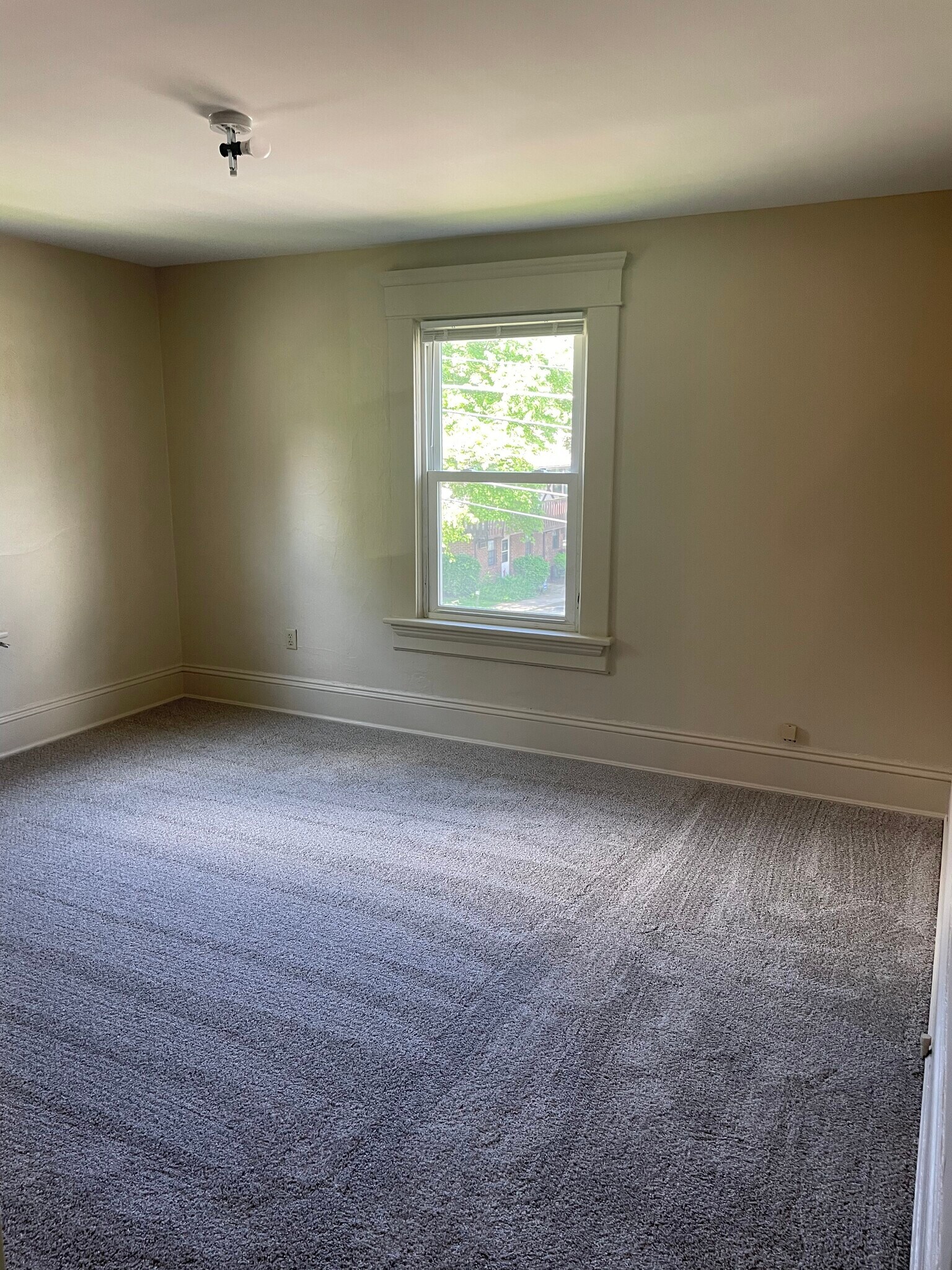 Building Photo - 283 Wood St