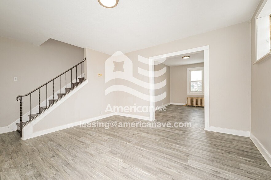Building Photo - 1818 Plainview Ave