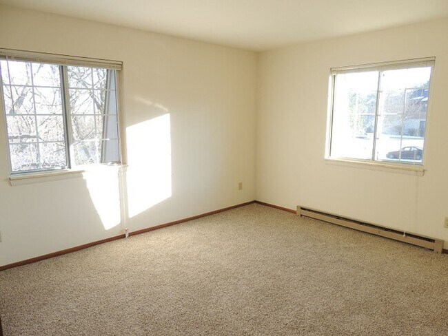 Building Photo - 726 Mansfield Ct