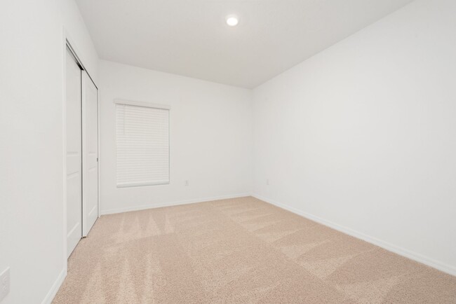 Building Photo - 4 Bedroom/2 Bath Home with WaterView in St...