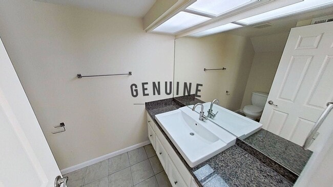 Building Photo - Lovely 2 Bd 1.5Ba Condo in Costa Mesa With Spacious Deck