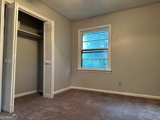 Building Photo - 498 North Ave