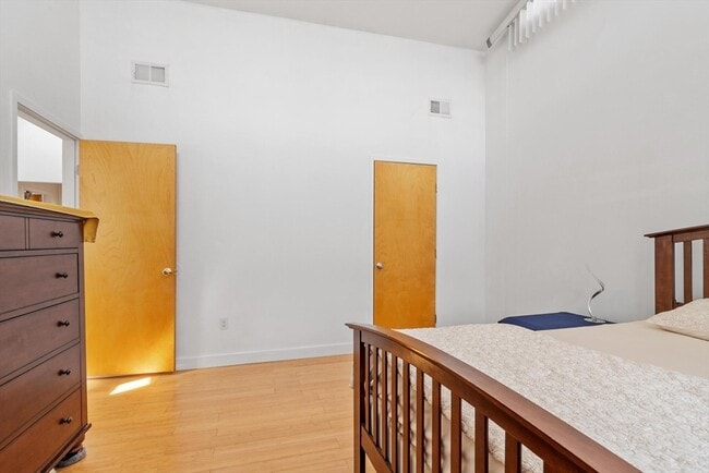 Building Photo - 5 Avondale Ave