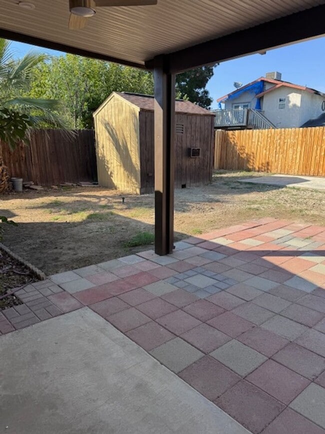 Building Photo - Available Now - Charming 2-Bedroom Home in...