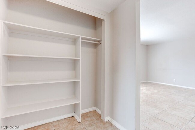 Building Photo - 1810 Bartoli Dr